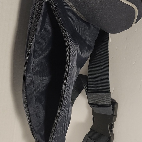 Nike Gray waist pack with water bottle holder- unisex - Picture 8 of 9